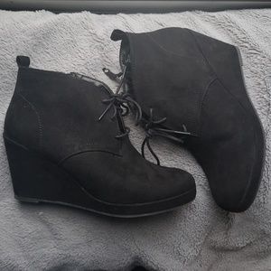 Black wedged booties